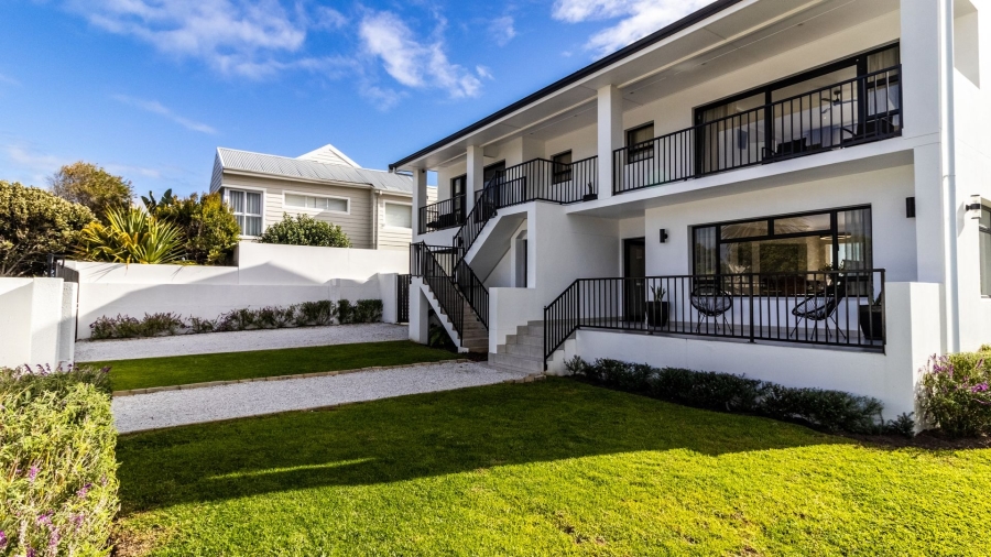 9 Bedroom Property for Sale in Westcliff Western Cape